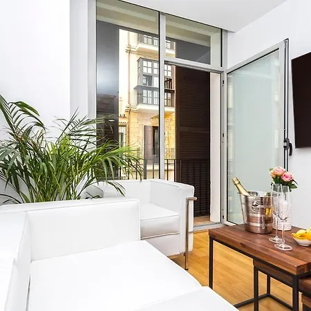 Апартаменты -malagasunapts- Fashion Historical Centre